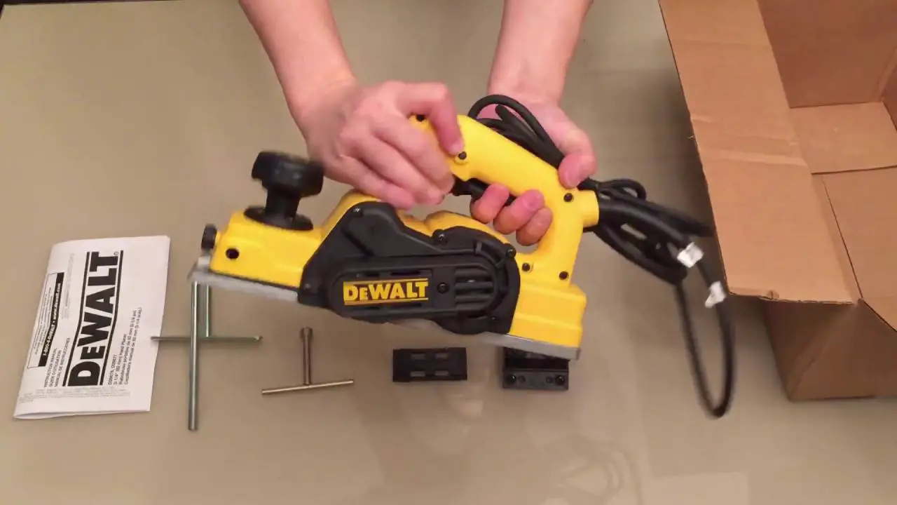 How to Use a Dewalt Hand Planer