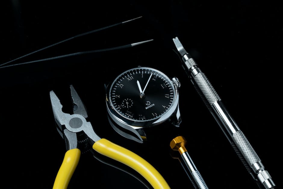 Depiction of a watch press tool and various watch components to illustrate the troubleshooting process.